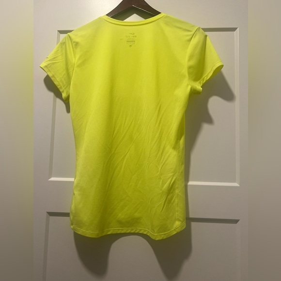 Nike Fitted Yellow Short Sleeve T-Shirt - Picture 3 of 3